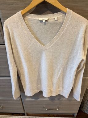 Vince Light Cream V-Neck Sweater